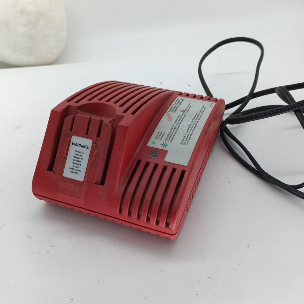 Milwaukee Power Plus Charger 48-59-0231 for 12V 14.4V Batteries Red USA Made a8
